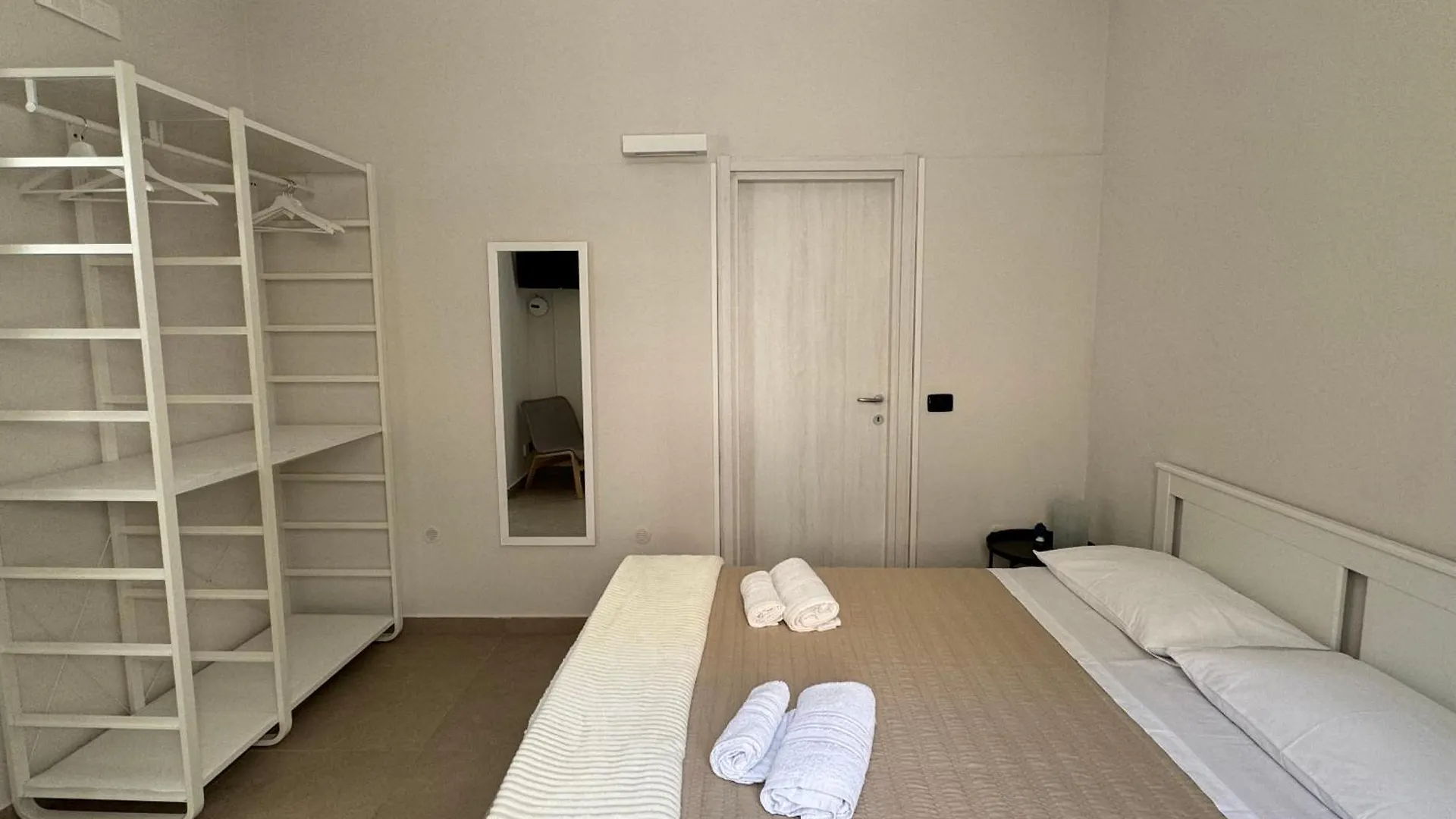 Oltremare Home Syracuse 0*,  Italy